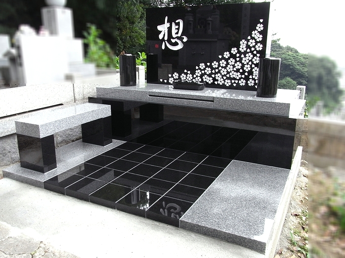 手書きの文字 桜の花びらを施した デザイン墓石が完成しました 北九州市にて 福岡のお墓は安心価格をお約束 福岡市営平尾霊園前の平尾石材店